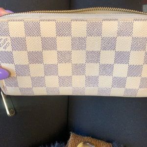 Authentic Louis Vuitton Zippy Wallet